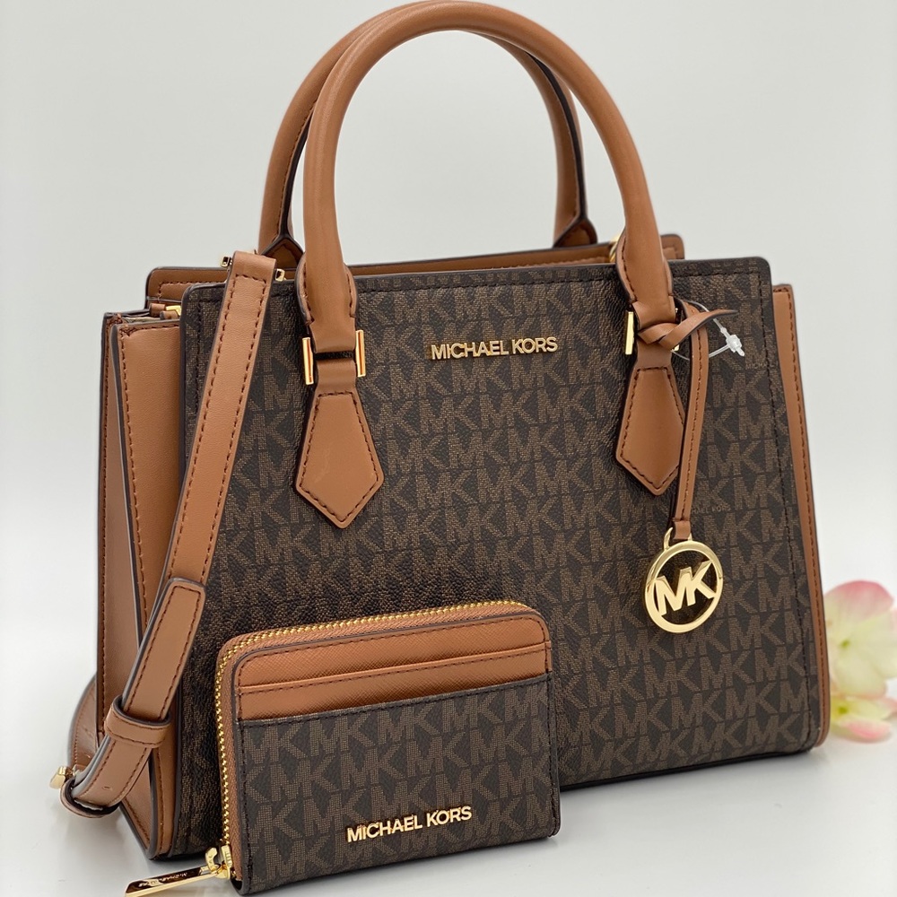 MICHAEL KORS HOPE MD MESSENGER & MD ZA CARD CASE - Picture 2 of 16